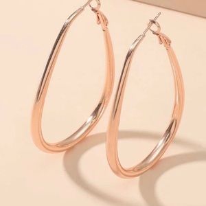 Gorgeous NWT rose gold hoops 💕💕